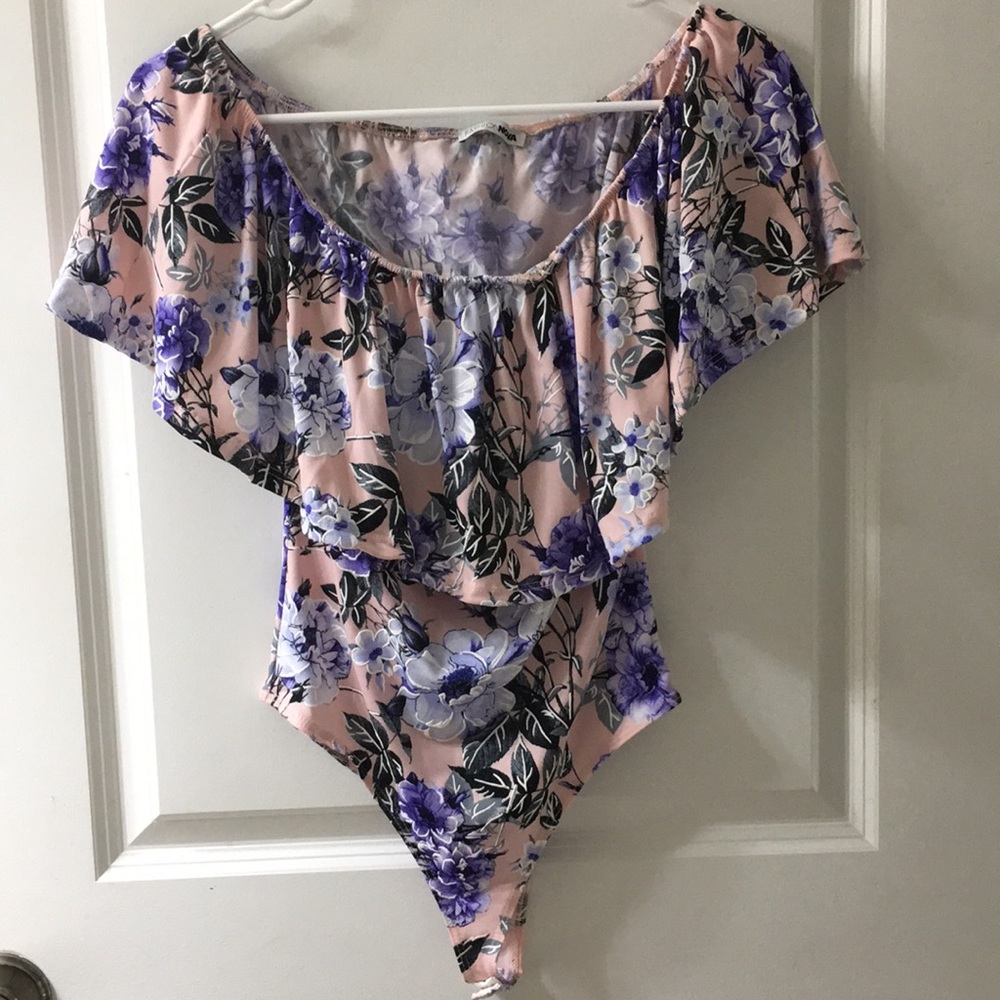 Bright floral bodysuit 🌺